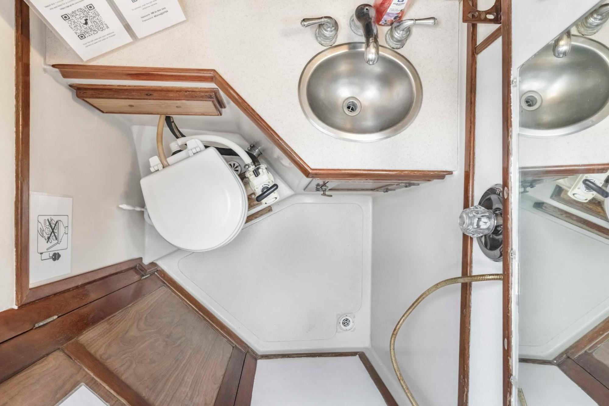 Hotel en barco An Island Of Your Own - Your Private Sailboat, The Elegance