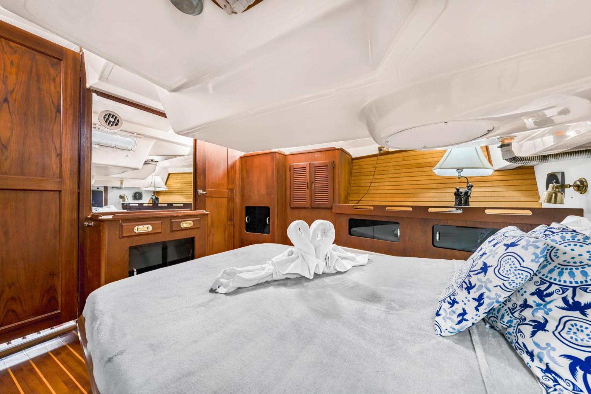 An Island Of Your Own - Your Private Sailboat, The Elegance Hotel en barco