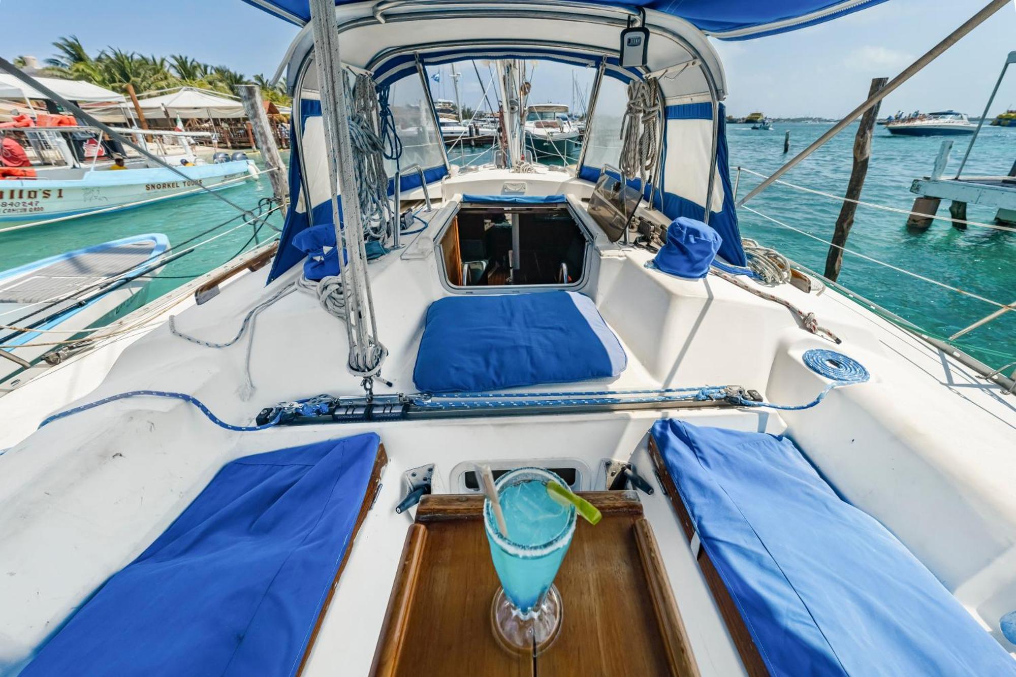 Hotel en barco An Island Of Your Own - Your Private Sailboat, The Elegance *